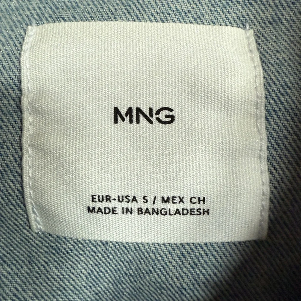 MANGO Two Tone Cropped Denim Jacket Small NWT - Picture 3 of 5